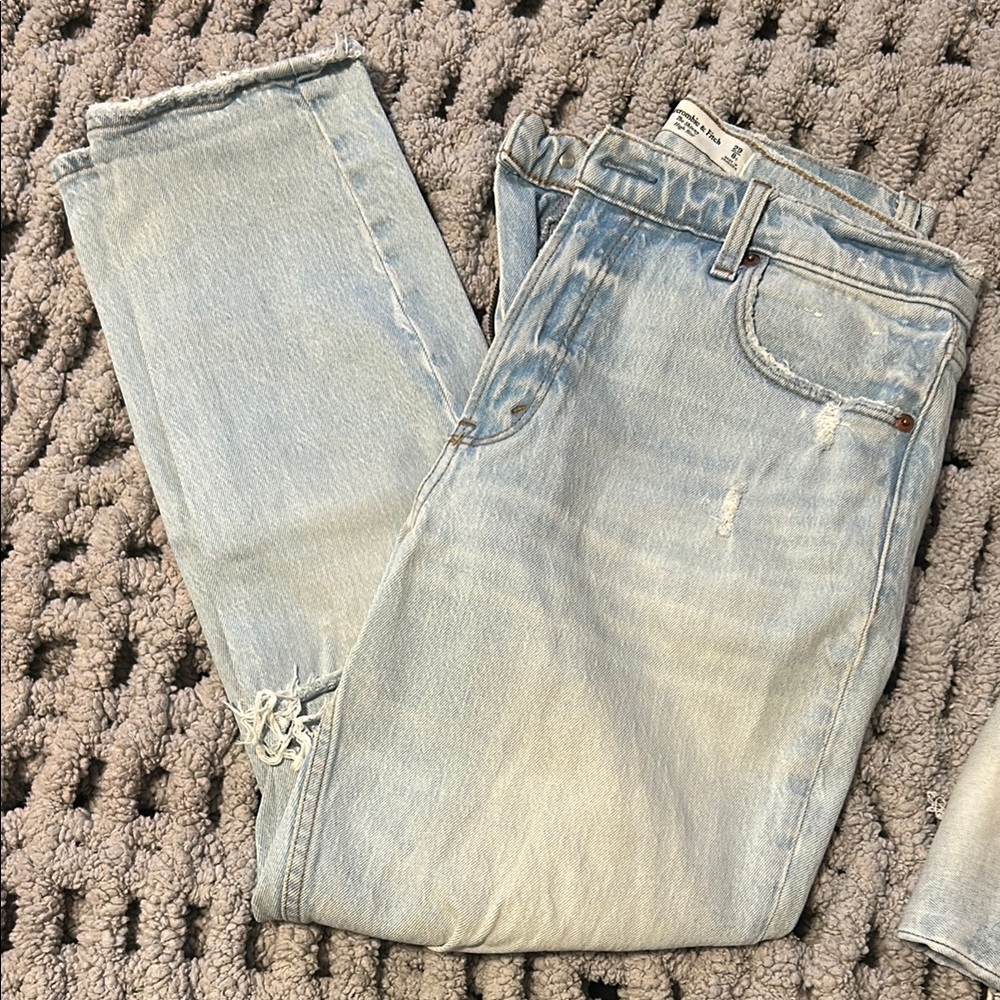Abercrombie Women’s Light Blue Jeans